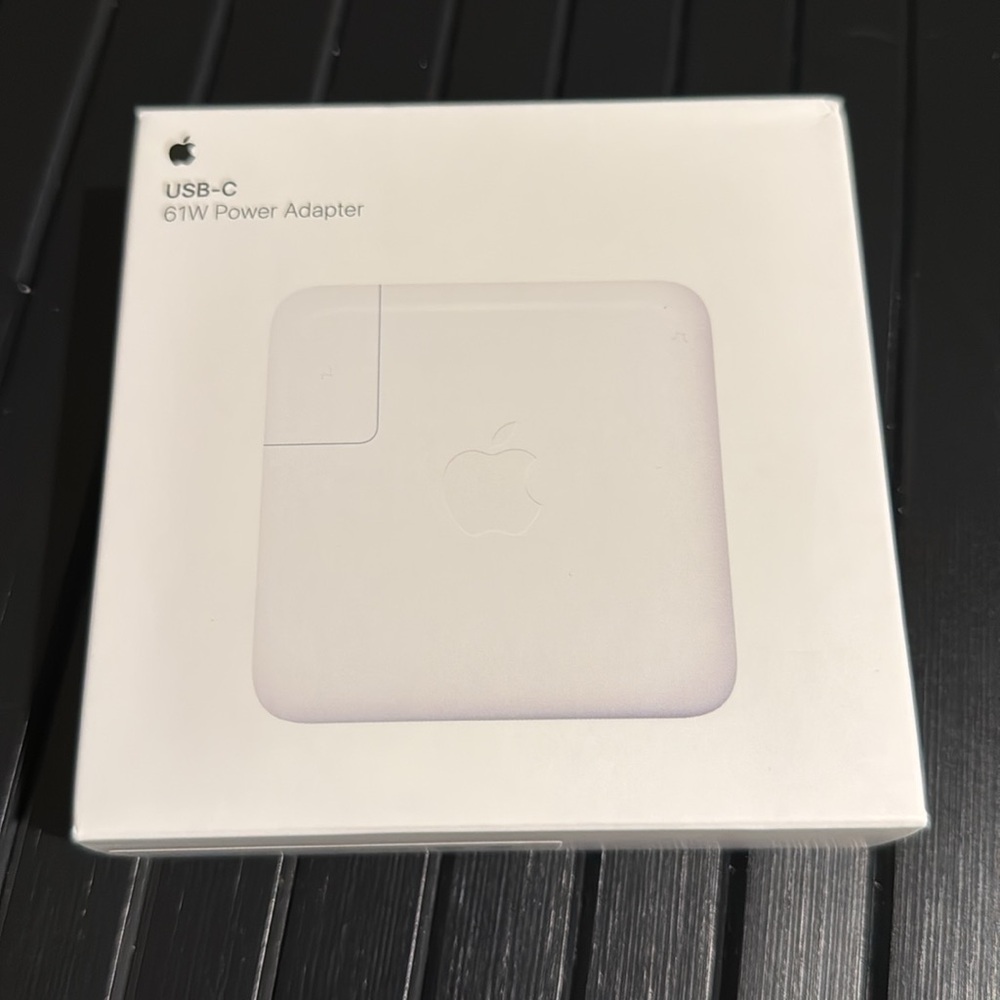 💻 Apple USB-C 61W Power Adapter 
New in Sealed Box ⭐️ Bonus Eligible